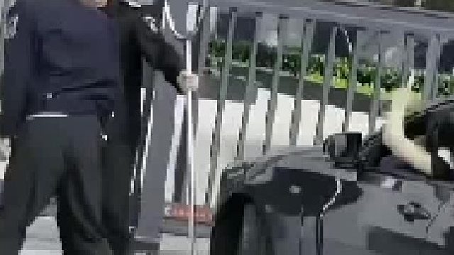 小区保安与业主冲突，保安句句扎心