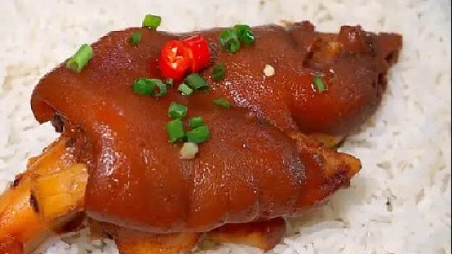 都是葡萄，你们会选哪一个呢？