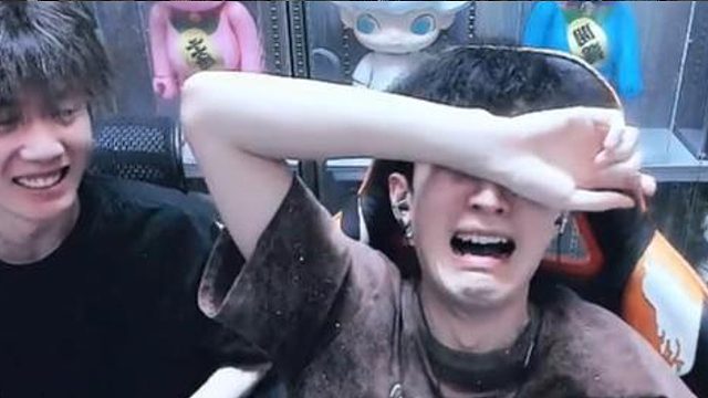 这是花了多少钱啊？给蔡哥吓哭了