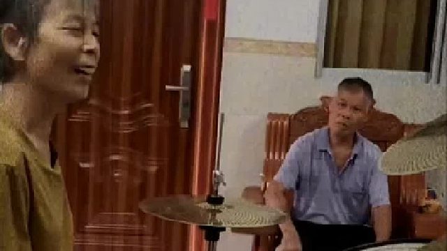 老爷子耳朵这么大？