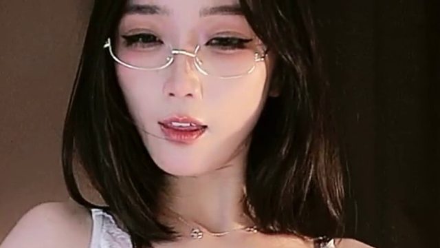 【刘钞钞cc】不喜欢洗丝袜~