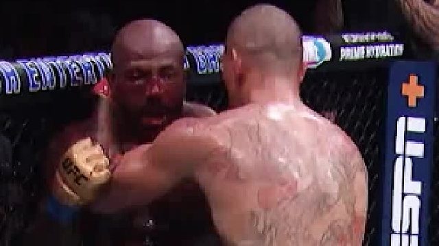 那这是你要求的来硬碰硬，佩雷拉雷霆万钧轰炸朗特里