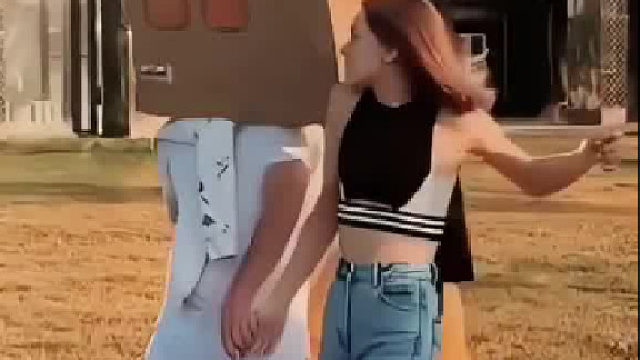 只要装作没看见～