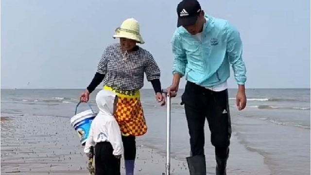 户外赶海抓海鲜