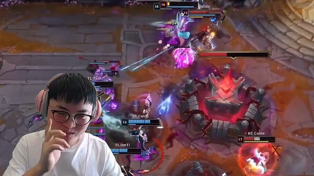 【Uzi】乌兹看TL战胜KC：这三场看下来，TES有机会夺冠！对线版本能赢HLE的！