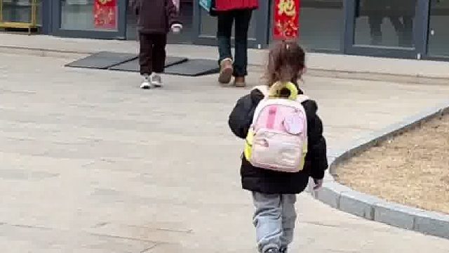 爸爸用一生的爱 赌你会回头一眼