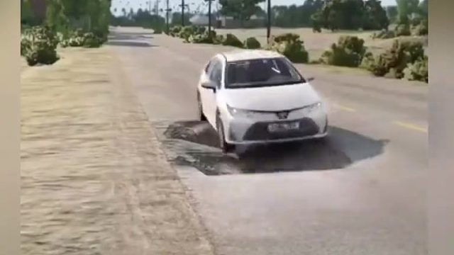 汽车测试用不同速度过大坑 看完后好像懂了什么…