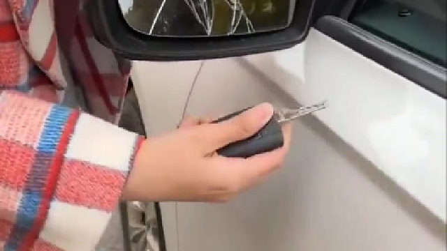 必备技能之更换汽车后视镜