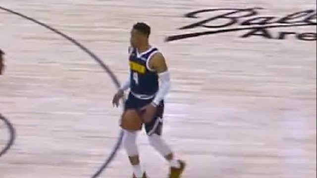 布朗尼替父出征，威少命中一记三分，布朗尼和里弗斯连中三分