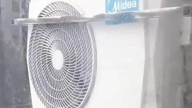 上下楼的邻居都把外机安在业主家飘窗下，业主家外机却没地方放，要是你该怎么办