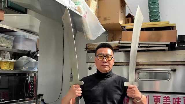 我要是在这里吃饭，他的刀肯定就找不到了