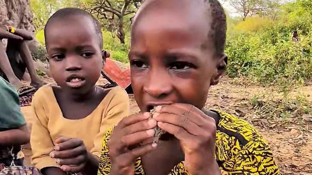 一块黑水毛肚就是孩子们的小零食