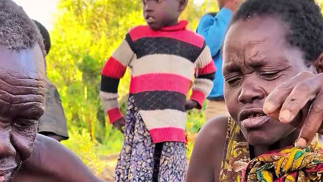 哈扎比的传统美食：黑水毛肚