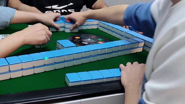 长春麻将实战 _ 一顿分析猛如虎 其实全都瞎白呼