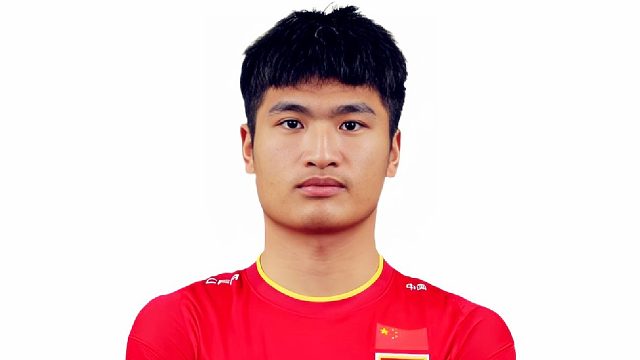 尴尬摇头！U22国足离谱空门不进，鲍盛鑫射门变成“解围”