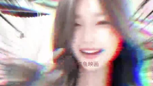 美女小姐姐：少女情怀 永驻心间 即使岁月流逝 依然保持着少女般的情怀 天真烂漫 充满活力 令人感到青春永驻