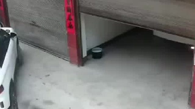 为什么叫车主出来挪车，还把挪车车主惹毛了？