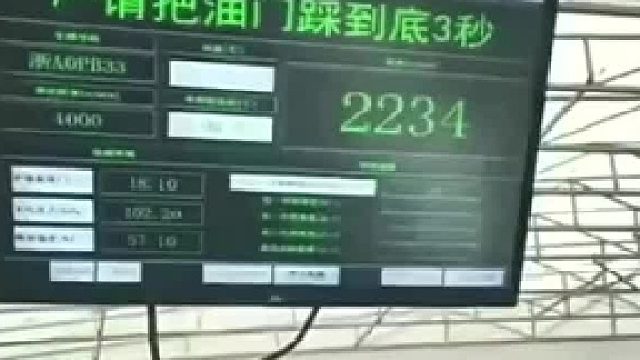 这叫故意损坏他人私有财产罪。