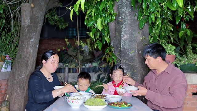 春天正是吃花的季节，苦刺花还可以这样吃，云南人果然名不虚传