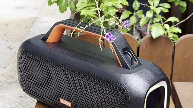 户外露营音箱当然是标配