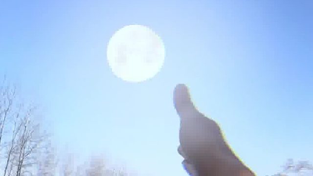 路还是那条路，河还是那条河，但是你我已经历尽了沧桑。