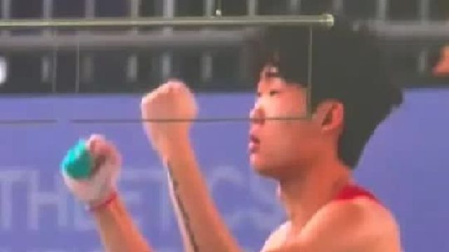 在一次越过5.50米高度之后，5.70米遭遇了挑战！