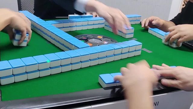 长春麻将实战 _ 真男人从不回头看爆炸