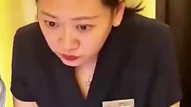 女子平时宰客惯了多要一套小孩牙刷都收费不料这次碰上硬茬