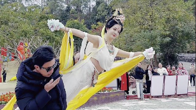 答应我，清明节来东莞观音山体验一次敦煌飞天，您就知道有多美！