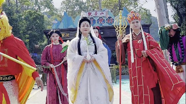 清明节是许愿的重要日子，陪着家人朋友来东莞观音山，登高赏景