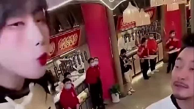 老公兢兢业业工作，一个月只有2000块？下秒却被出卖