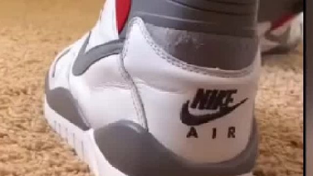 我一直没搞懂这个设计是什么意思是往里面打气吗？感觉脚更不容易呼吸了！