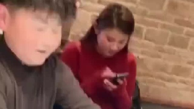 结局有反转！收到生日礼物男孩转身就走