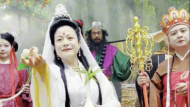 踏青赏花，结伴出游；陪着家人朋友来东莞观音山，登高赏景许愿