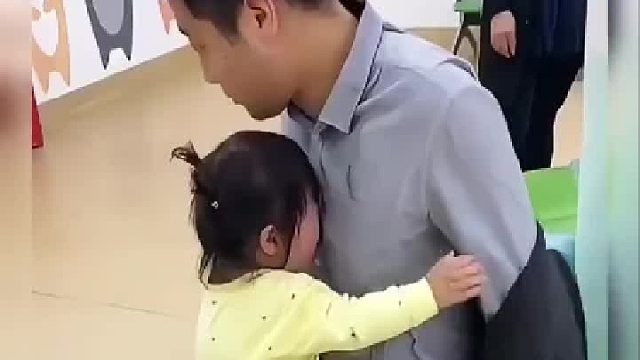 女儿是爸爸的小棉袄，爸爸是女儿的避风港