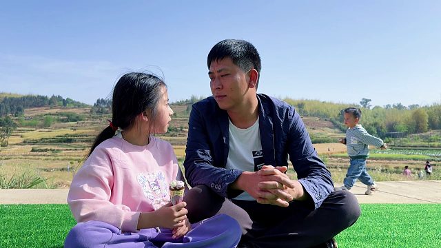 女儿问爸爸谈过几个女朋友，爸爸的回答让女儿惊掉下巴