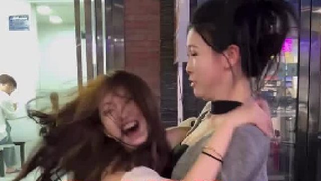 街头夹气球挑战，顶的我受不了了！