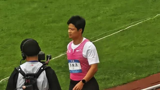 苏炳添在肇庆完成接力首秀退场时，现场解说为苏神献上真挚的谢幕致辞