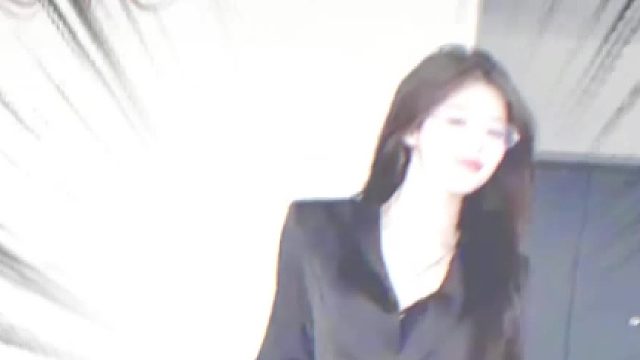 美女小姐姐：优雅转身 面容姣好 长腿迈步 韵味流淌