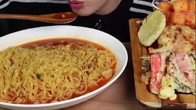 看看今天韩思聪都吃了啥