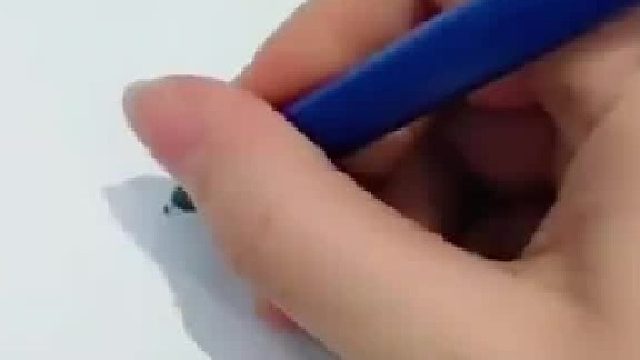 女子见到一辆不认识的车，凭借记忆画出车标求助网友