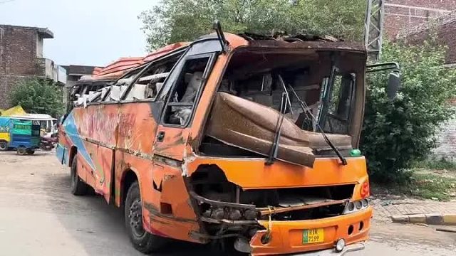 巴铁师傅维修大巴车全过程