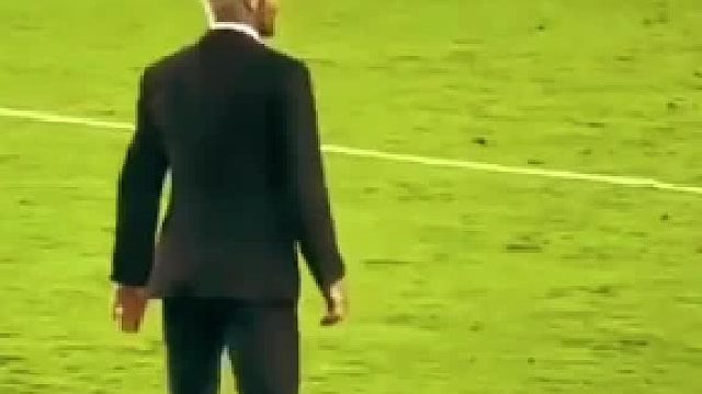 这个大展球技的老头算是什么级别的球员