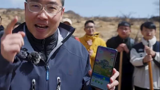 给网友们一部手机，网友们真能种下一片绿洲！