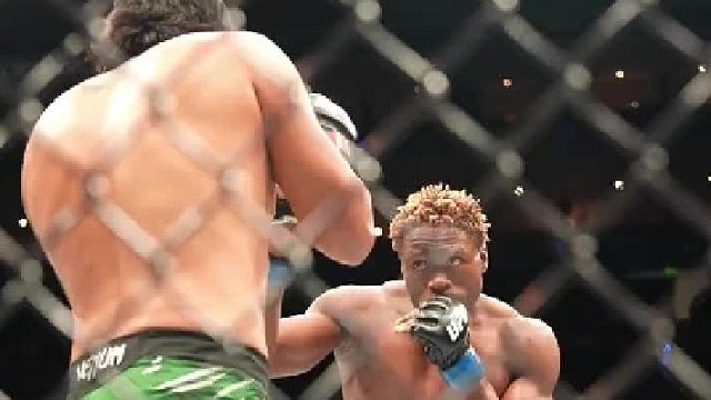 不被对手强撑的意志吓倒，紧跟着连击