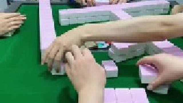 成麻换三张 四川麻将：这个就丝滑得很了。合川有不有一起玩的小伙伴