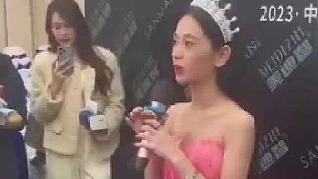 谁没事出门放个生鸡蛋在包里