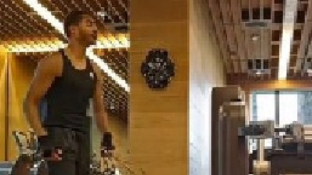 热烈的活在自己喜欢的状态里。