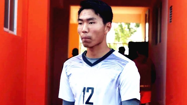 太离谱！赣州门将开场2分钟送大礼：抱球脱手滚进自家球门