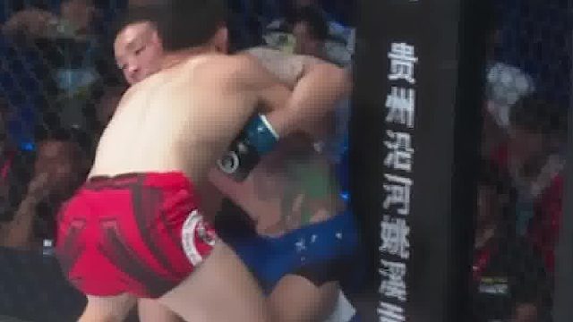 龙三格斗环球拳王巡回赛·广州站伊藤风童VS阿合江